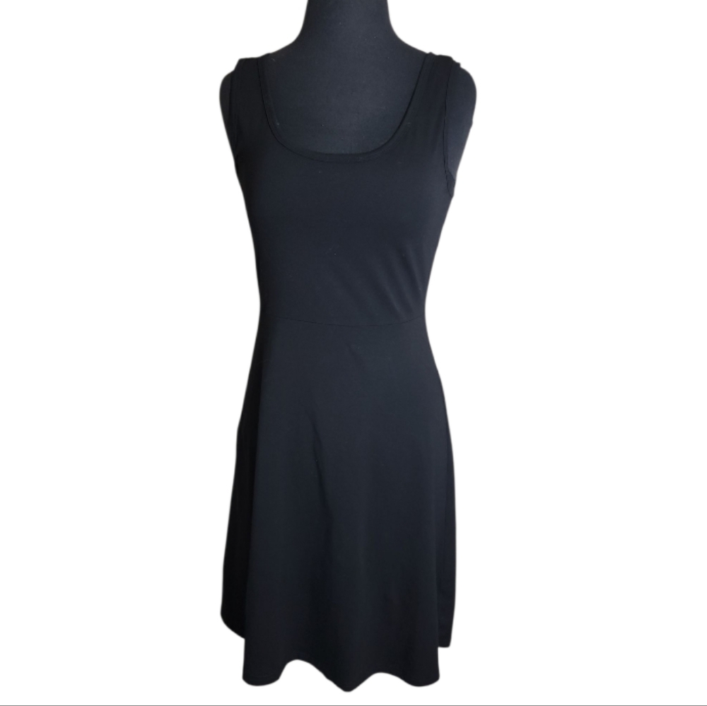 Herou women's fit flare sleevekess scoop neck black casual dress size medium